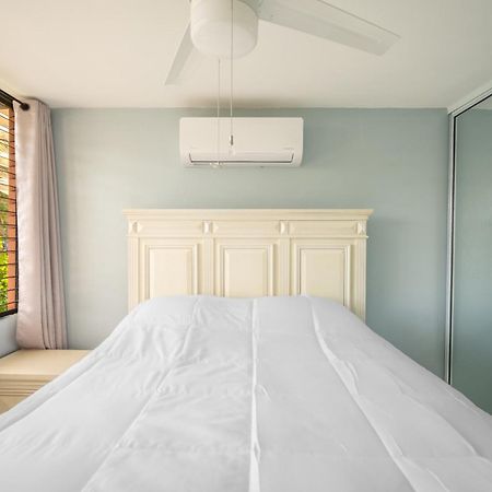 Blue Water Beach Villa Лукільо Екстер'єр фото