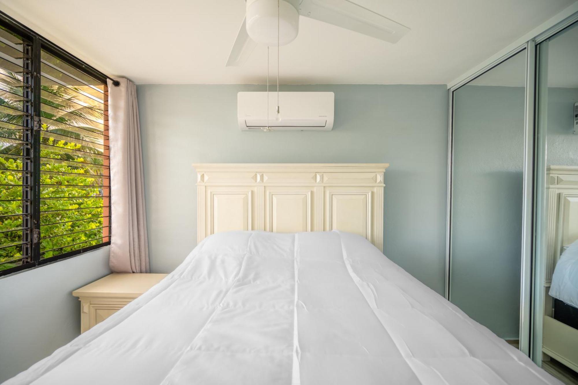 Blue Water Beach Villa Лукільо Екстер'єр фото
