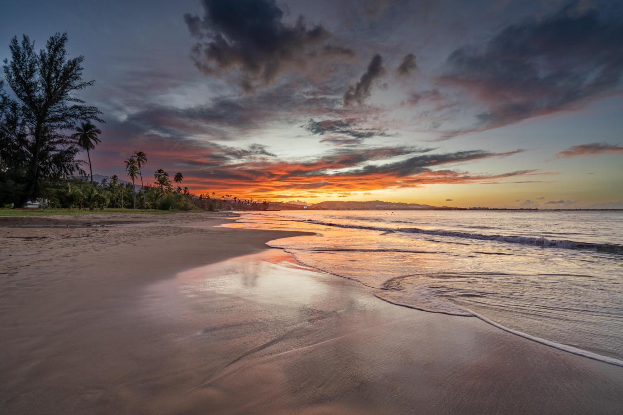 Blue Water Beach Villa Лукільо Екстер'єр фото