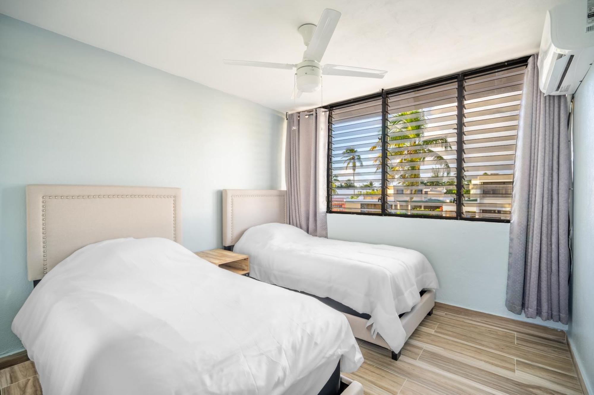 Blue Water Beach Villa Лукільо Екстер'єр фото