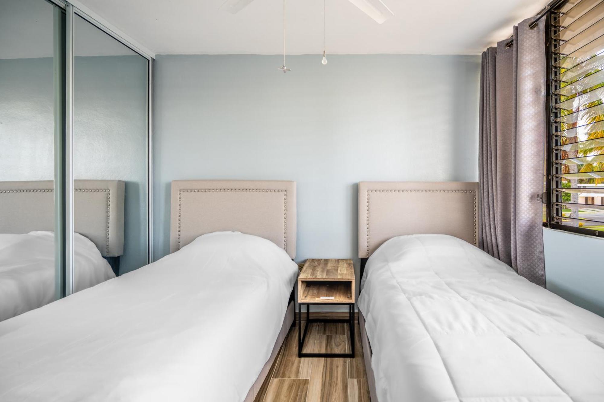 Blue Water Beach Villa Лукільо Екстер'єр фото